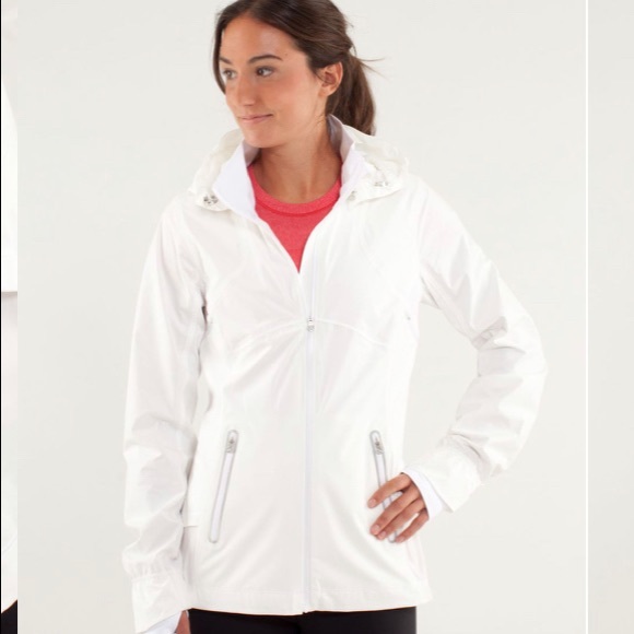 Lululemon run: puddle jumper jacket in white